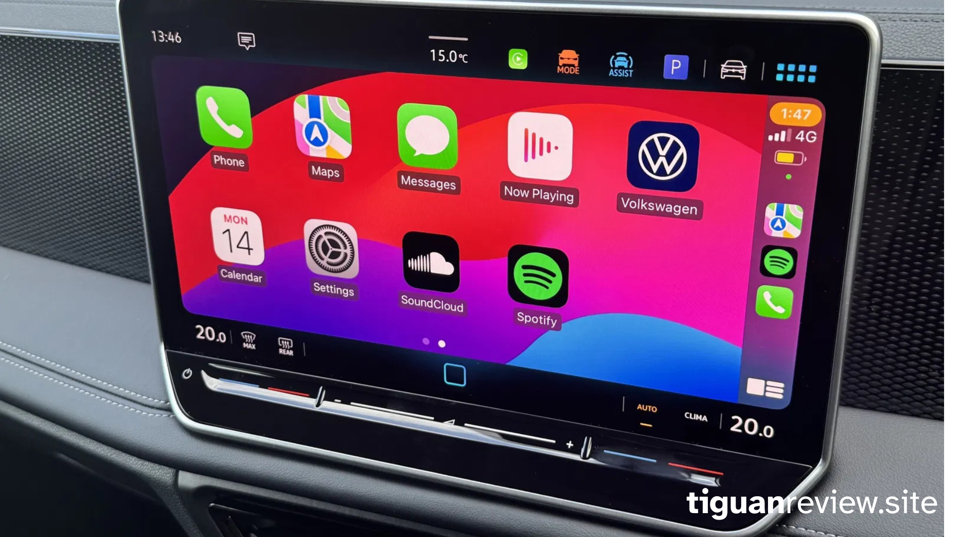 Seamless Connectivity: Apple CarPlay & Android Auto